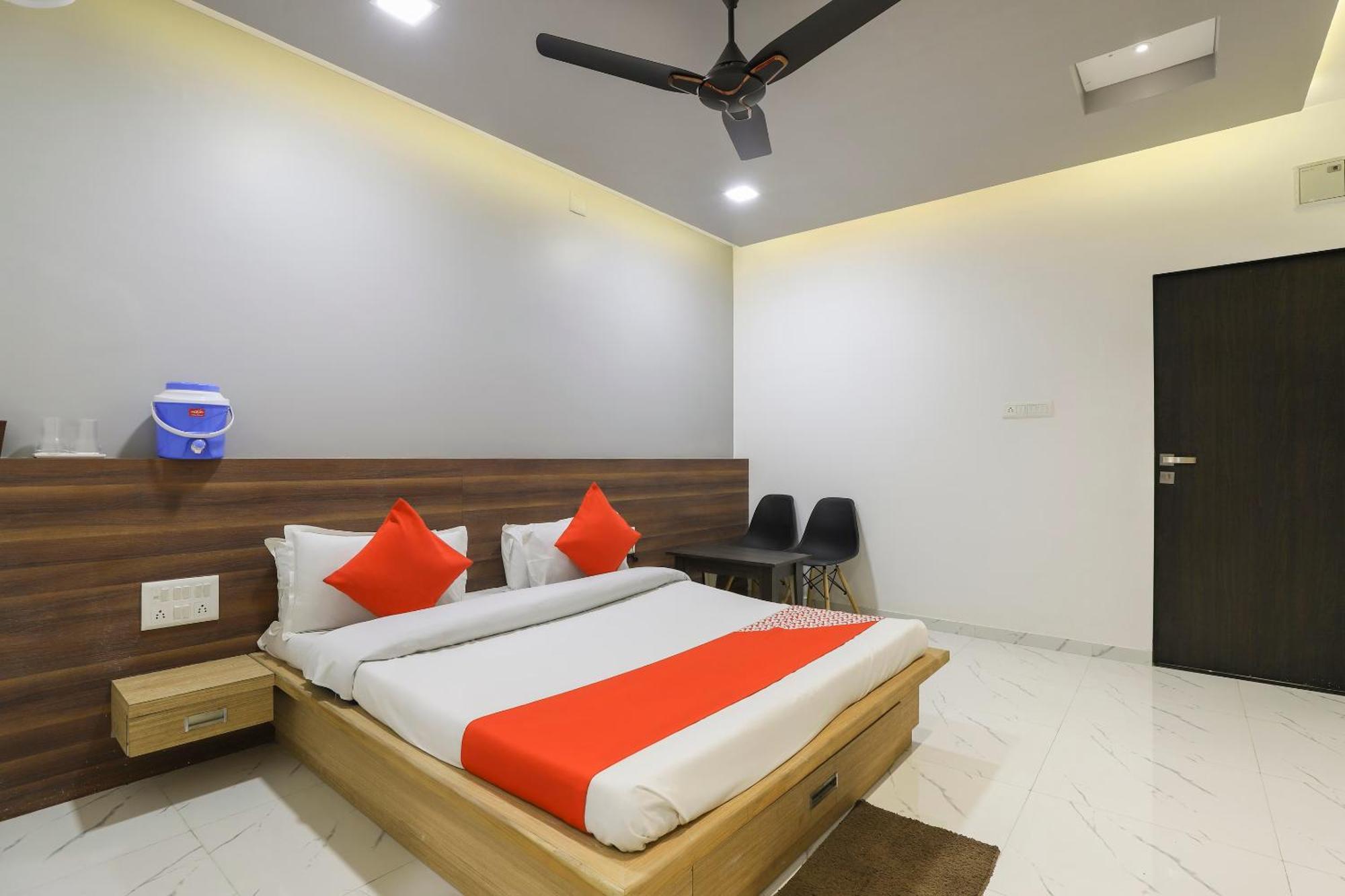 Oyo Kings Hotel Katunayaka Buitenkant foto