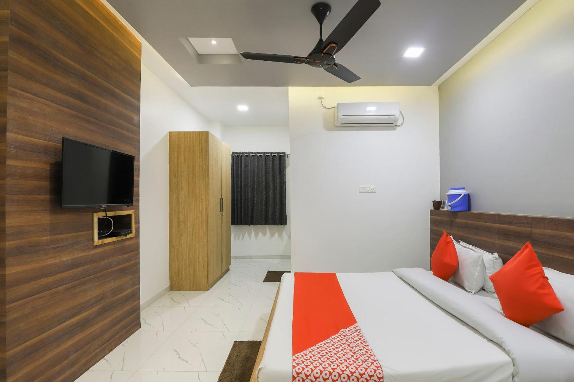 Oyo Kings Hotel Katunayaka Buitenkant foto