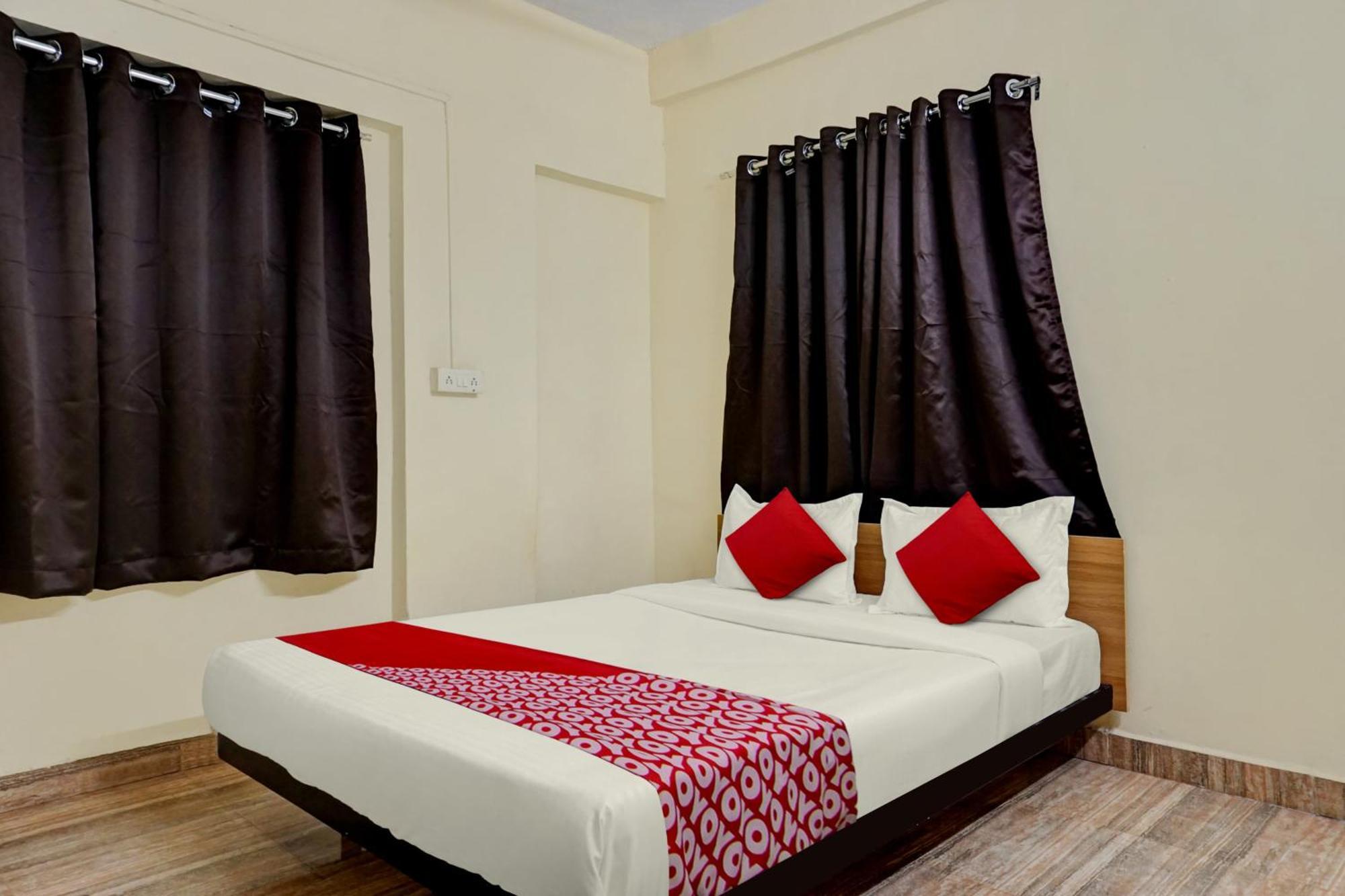 Oyo Kings Hotel Katunayaka Buitenkant foto